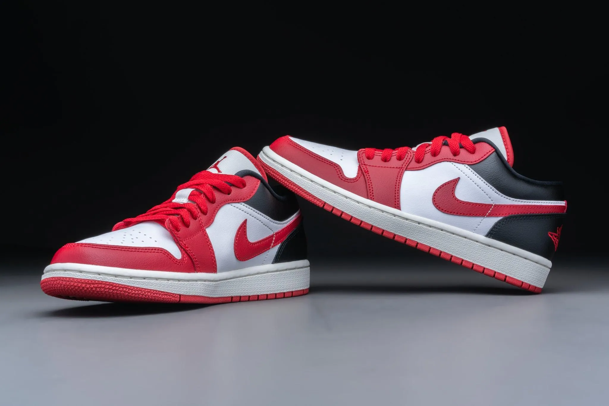 Air Jordan 1 Low Reverse Black Toe (W)