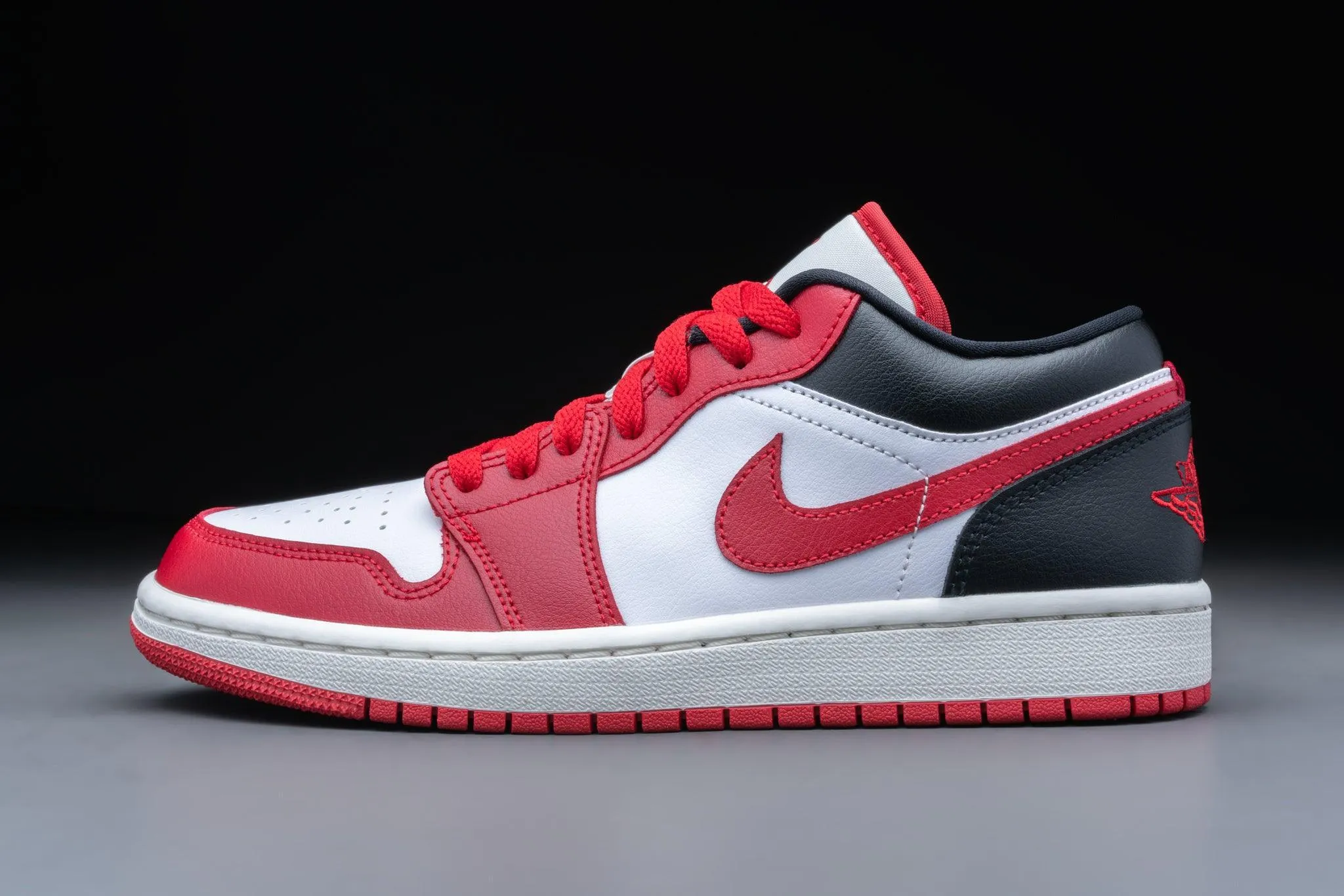 Air Jordan 1 Low Reverse Black Toe (W)