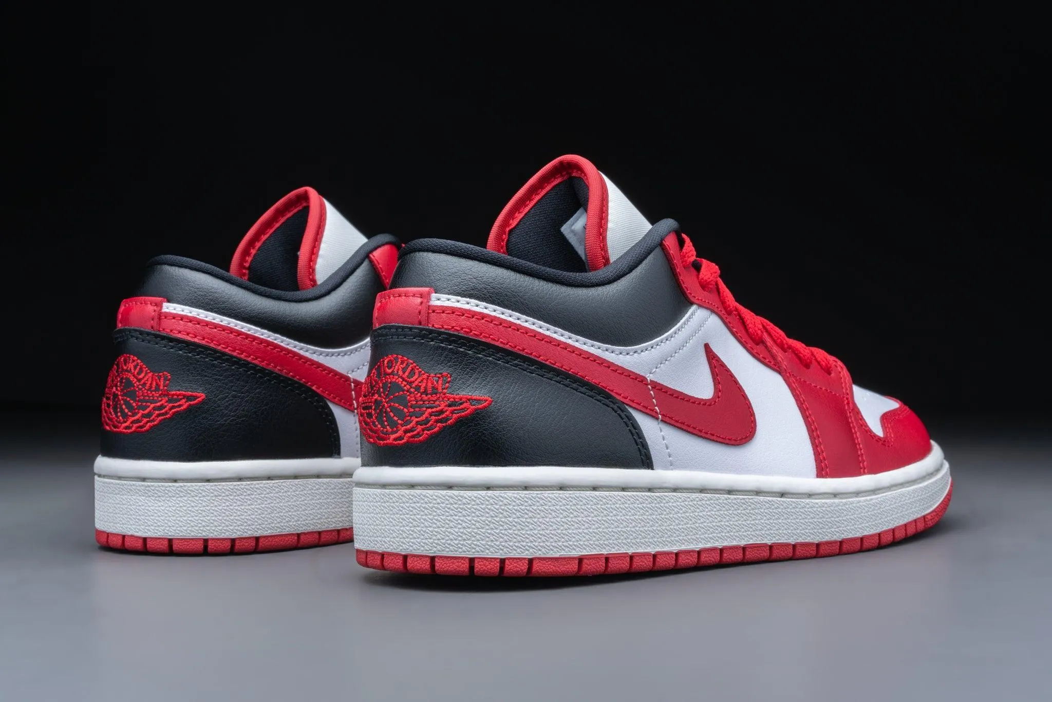 Air Jordan 1 Low Reverse Black Toe (W)