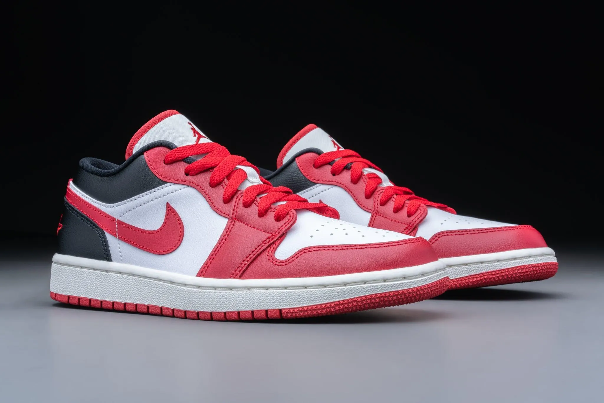 Air Jordan 1 Low Reverse Black Toe (W)