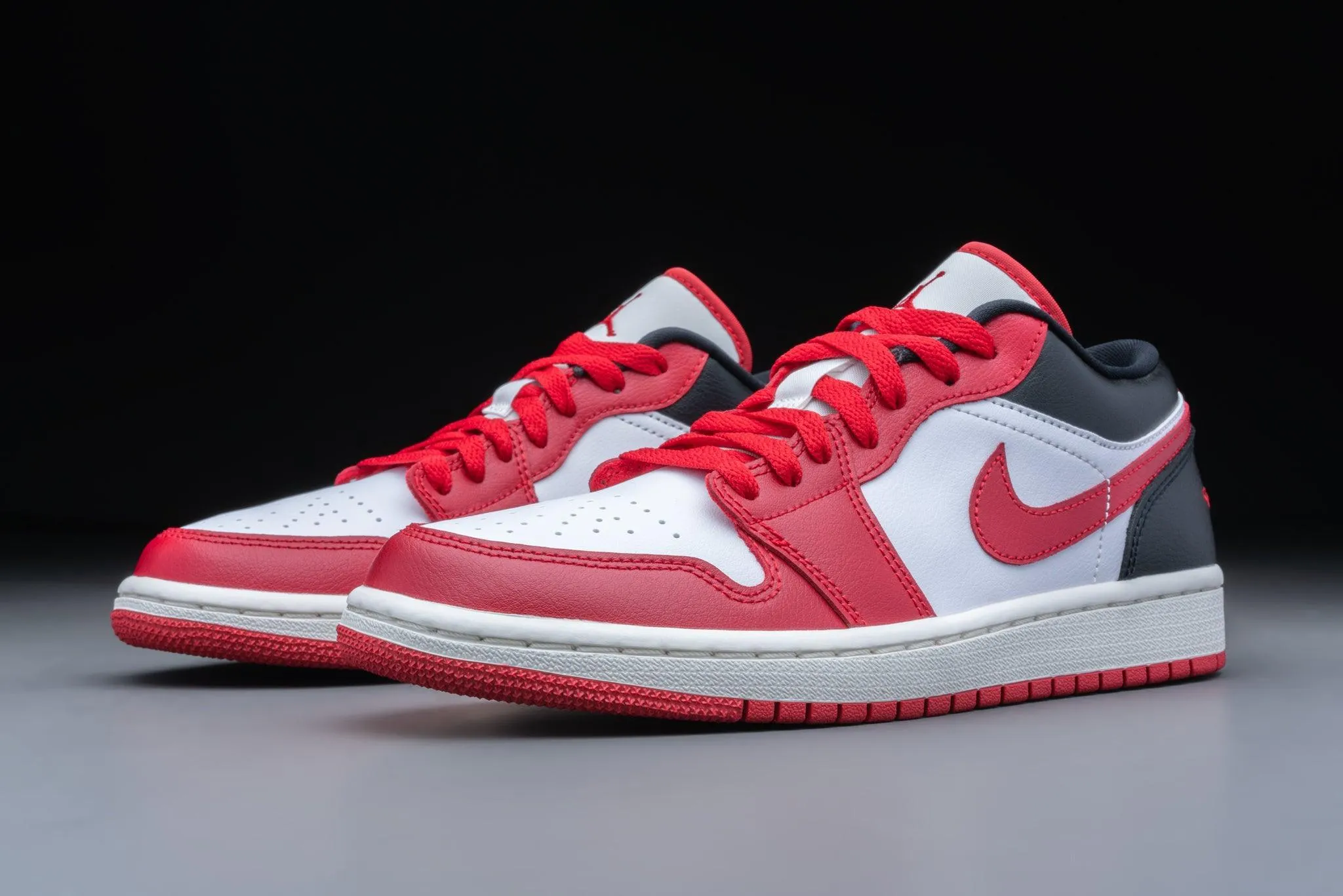 Air Jordan 1 Low Reverse Black Toe (W)