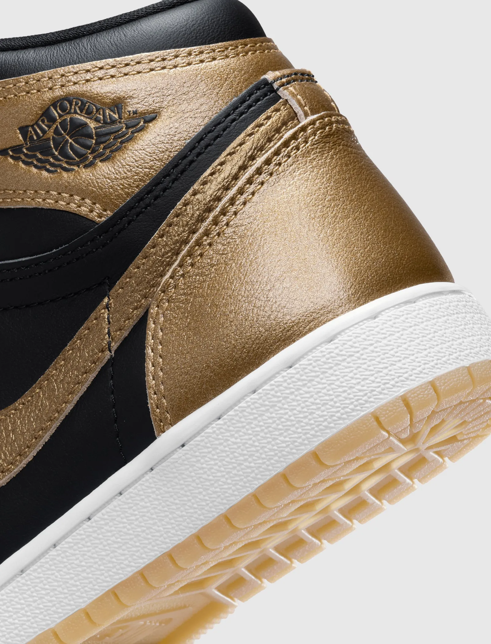 AIR JORDAN 1 RETRO HIGH OG "BLACK/METALLIC GOLD/SAIL" GS