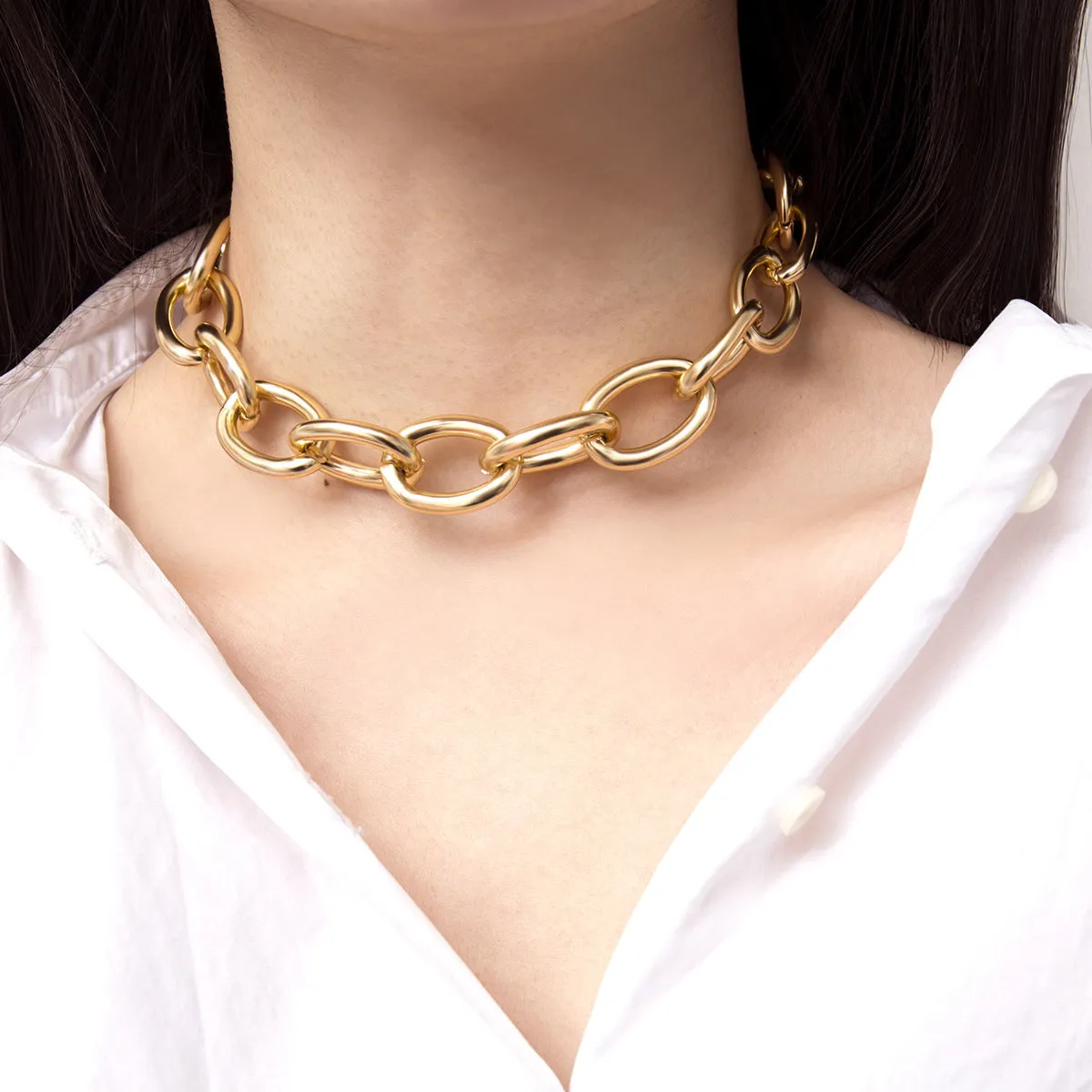 Extravagant Chain Necklace with Retro Flair