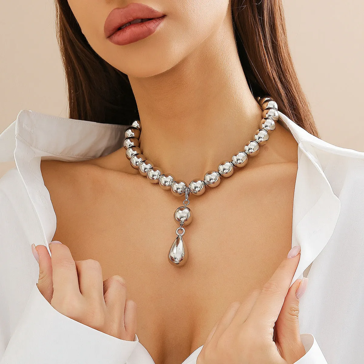 Extravagant Pearl Necklace with Metal Drop Pendant