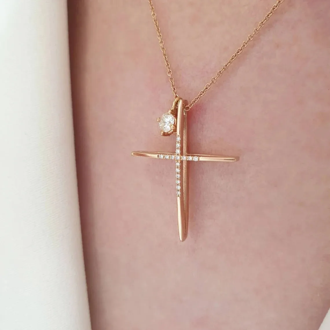 Gold Minimale Cross With Diamonds