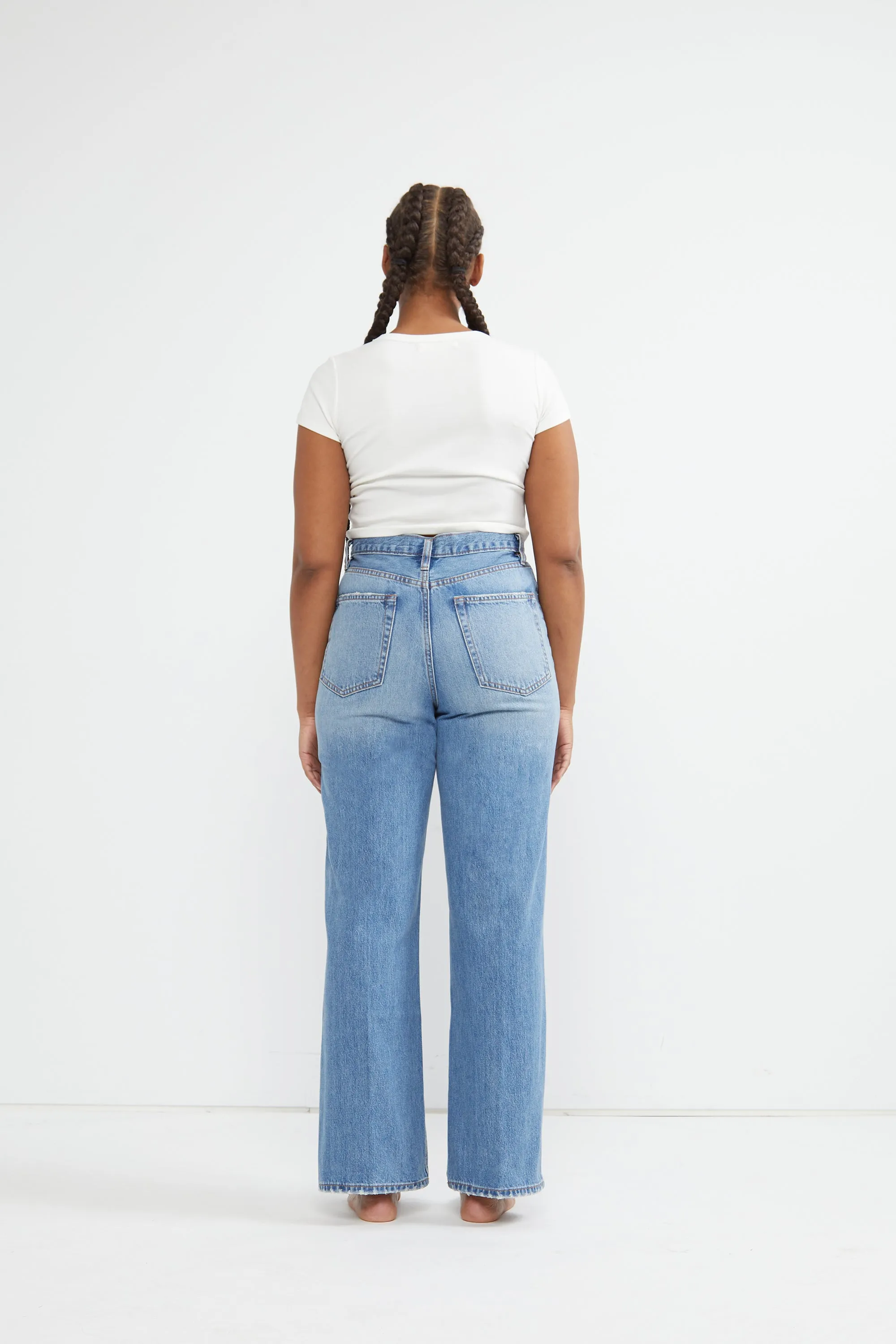 RELAXED STRAIGHT LEG JEAN