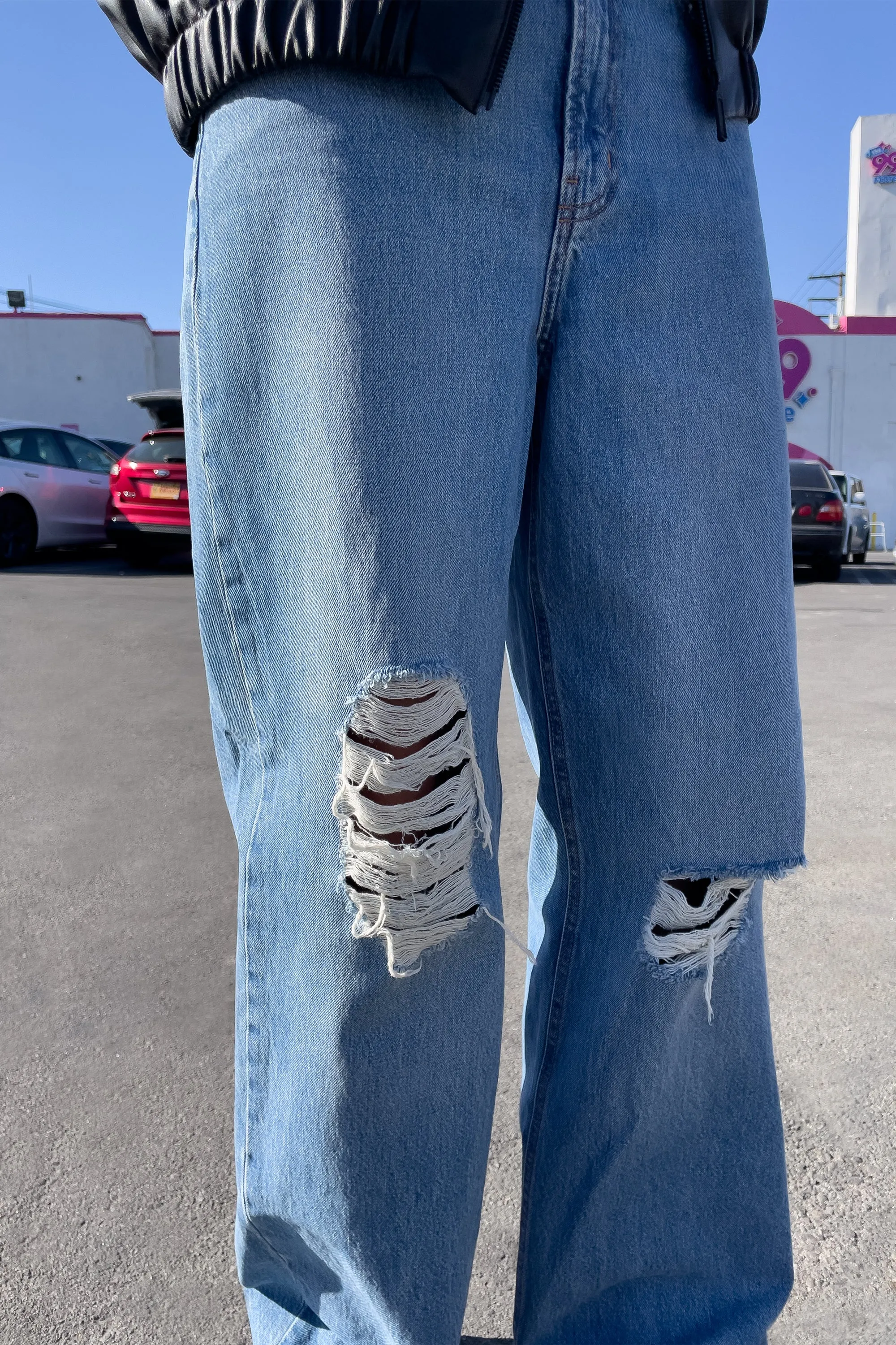 RELAXED STRAIGHT LEG JEAN