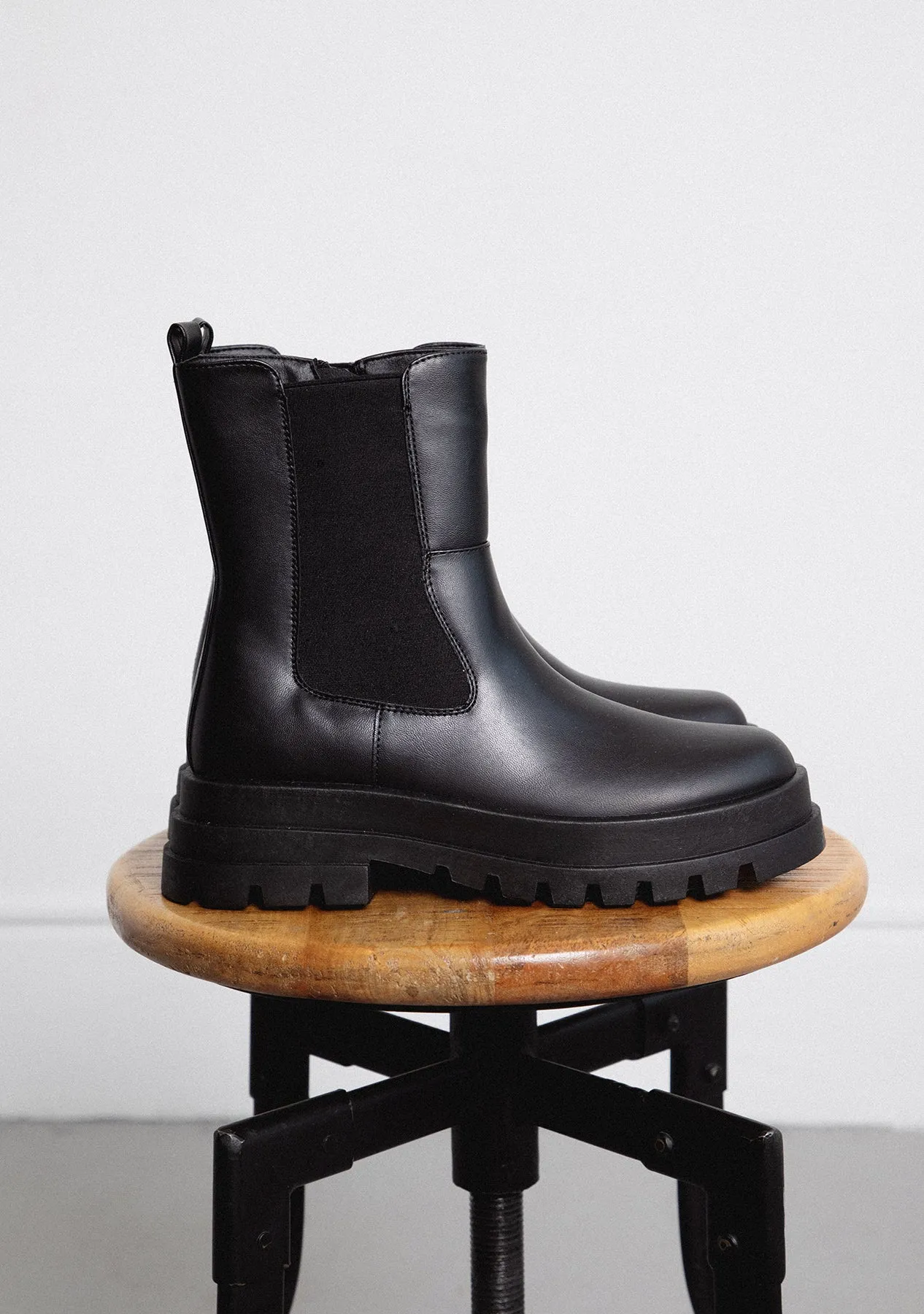 Vines Chelsea Boots