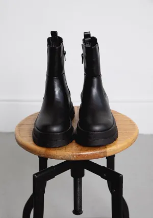 Vines Chelsea Boots