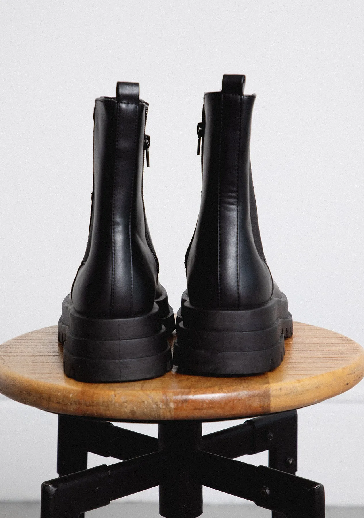 Vines Chelsea Boots