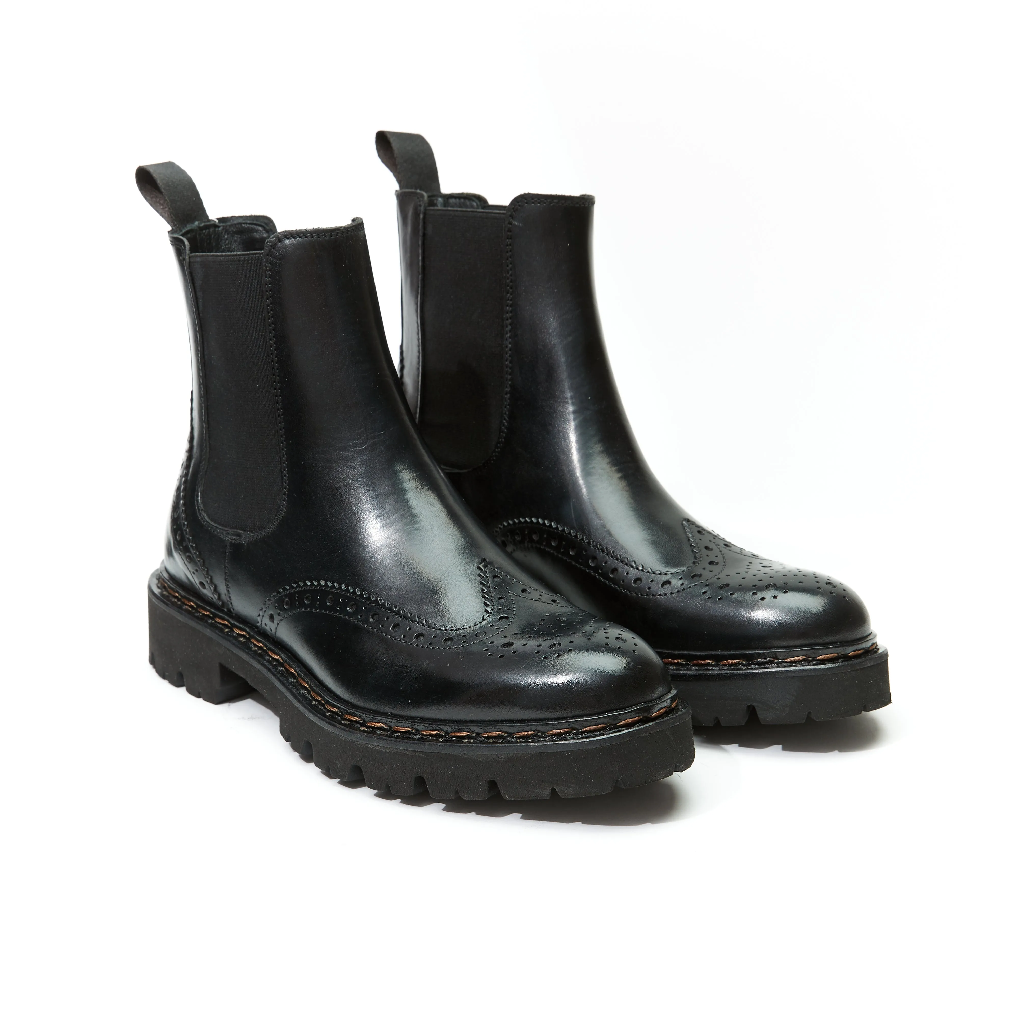 Wing tip chelsea boot black